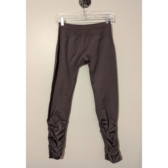 Lole Leggings with Ruched Calves and Ankles - Picture 1 of 5